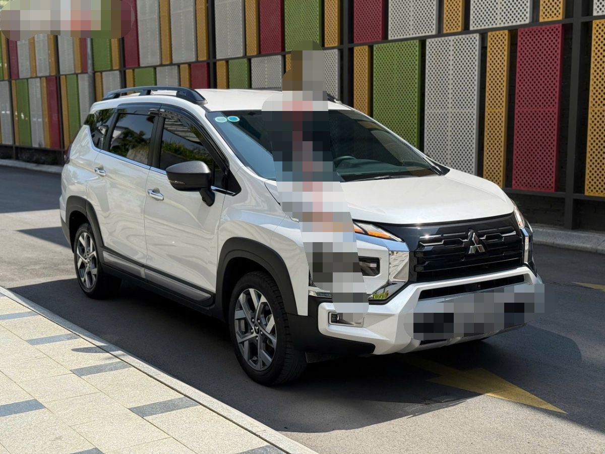 Ảnh thực tế một chiếc Xpander Cross 2023 cũ đang được rao bán giá 575 triệu đồng