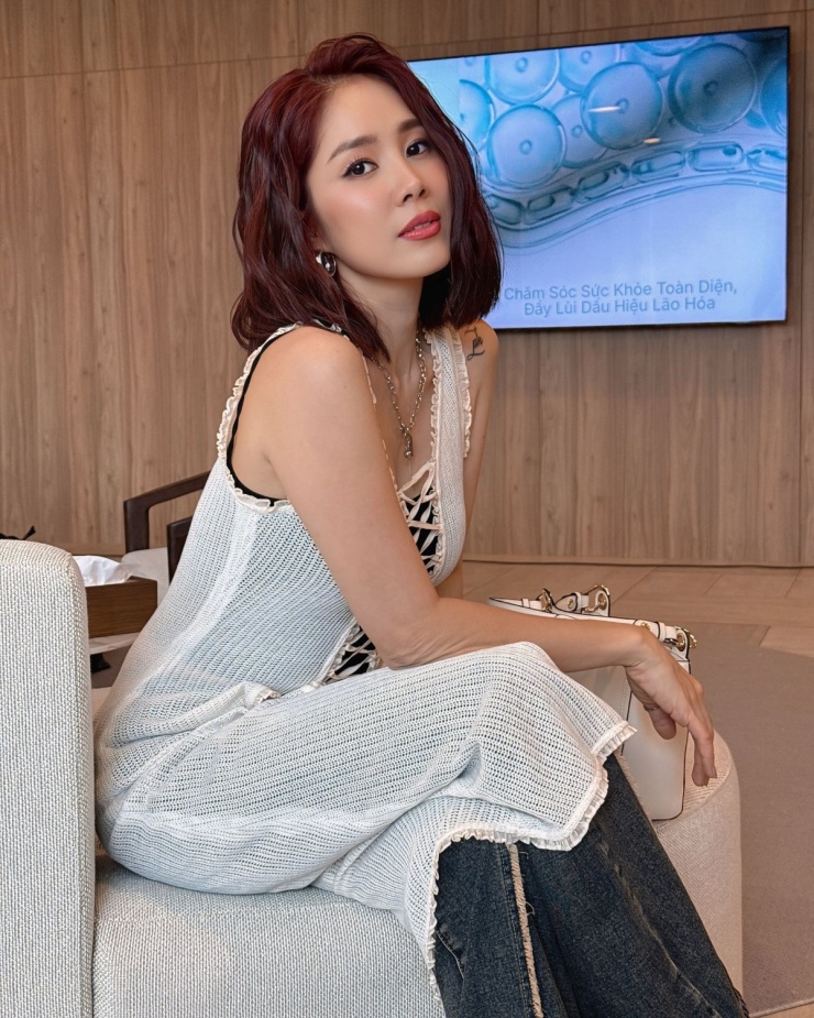 Ảnh sao 16/3: Quốc Trường tình tứ tựa đầu lên vai Ngọc Trinh - 5