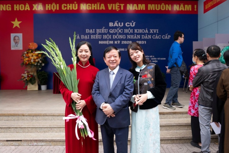 Ảnh sao 16/3: Quốc Trường tình tứ tựa đầu lên vai Ngọc Trinh - 8