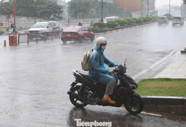 TPHCM đón mưa trái mùa vào ngày 6/3.