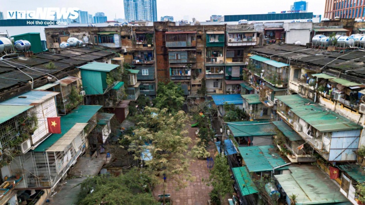 Nhiều khu tập thể xây dựng từ những năm 1960 - 1970 tại Hà Nội như Kim Liên, Trung Tự và Khương Thượng xuống cấp sau hơn nửa thế kỷ sử dụng.