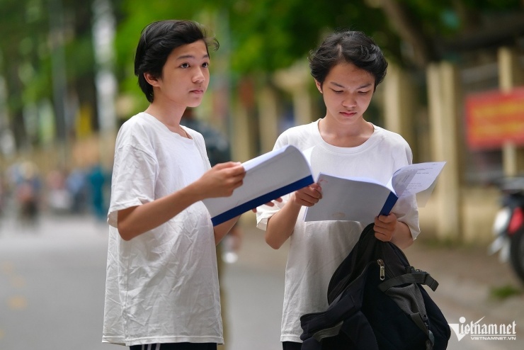 Thí sinh dự thi lớp 10 các năm trước tại Hà Nội. Ảnh: Mạnh Hùng