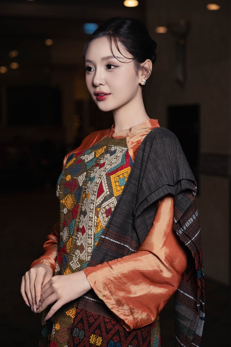 Ngoài ra Khánh Như là quán quân MC Song ngữ Én Vàng UEF 2024, từng cộng tác cùng Tổng Lãnh sự quán Đức và các nhãn hàng trong vai trò MC.