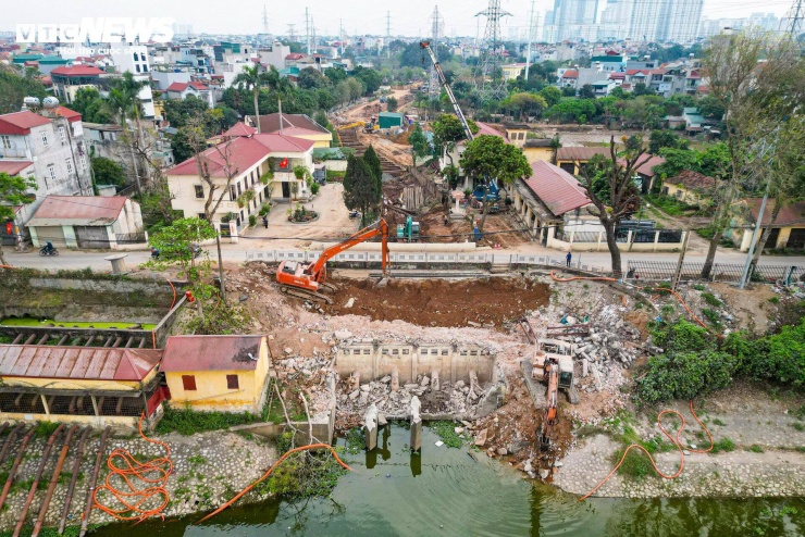 Một trong những hạng mục quan trọng của dự án là trạm bơm Thụy Phương với lưu lượng 5m³/s. Trạm bơm có nhiệm vụ bơm nước bổ cập vào sông, đồng thời hỗ trợ tiêu thoát nước khi mưa lớn.