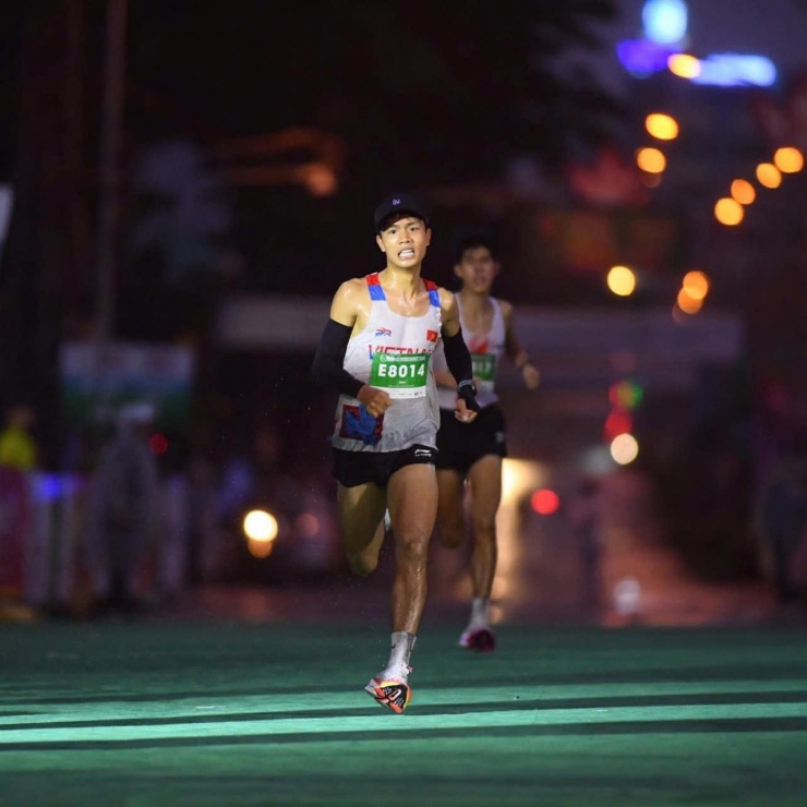 Tòng Văn Hoàn là ứng viên sáng giá cho HCV chính thức của cự ly bán marathon.