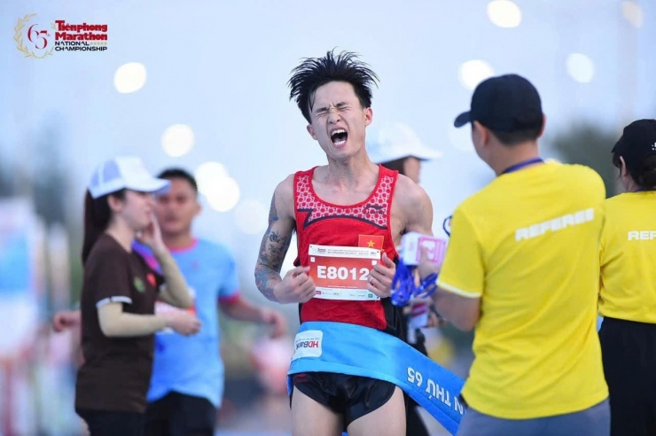 Vì sao tuyển thủ điền kinh Nguyễn Trung Cường không tranh chấp thứ hạng chính thức tại Tiền Phong Marathon 2026? - 1