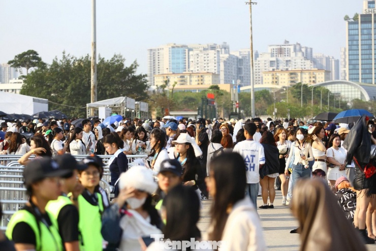 Tiếp nối concert đêm 3 và 4 tại Hà Nội, A White Valentine Concert tiếp tục sử dụng cấu hình âm thanh L-Acoustics K1, trở thành một trong số ít concert quốc nội triển khai hệ thống này tại Việt Nam, bên cạnh các sự kiện có sự tham gia của những nghệ sĩ quốc tế như BLACKPINK và G-Dragon.