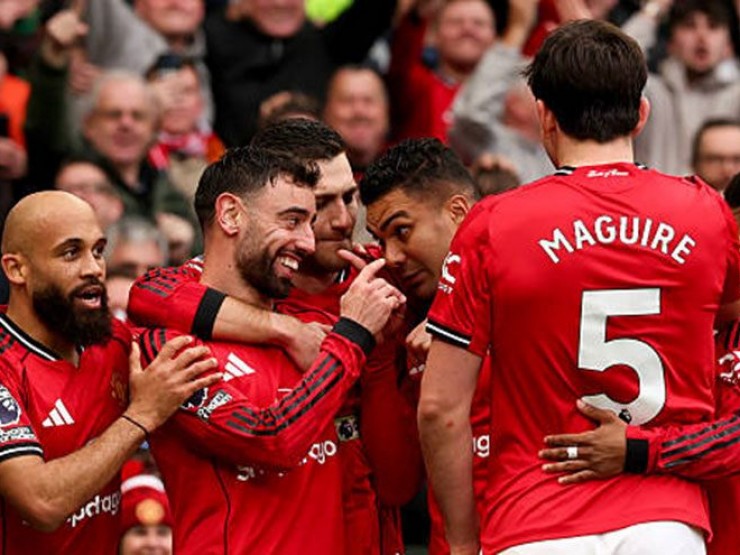 MU 17 trận liên tiếp ghi bàn: Fernandes lập kỷ lục mới & phép dùng quân đơn giản của Carrick