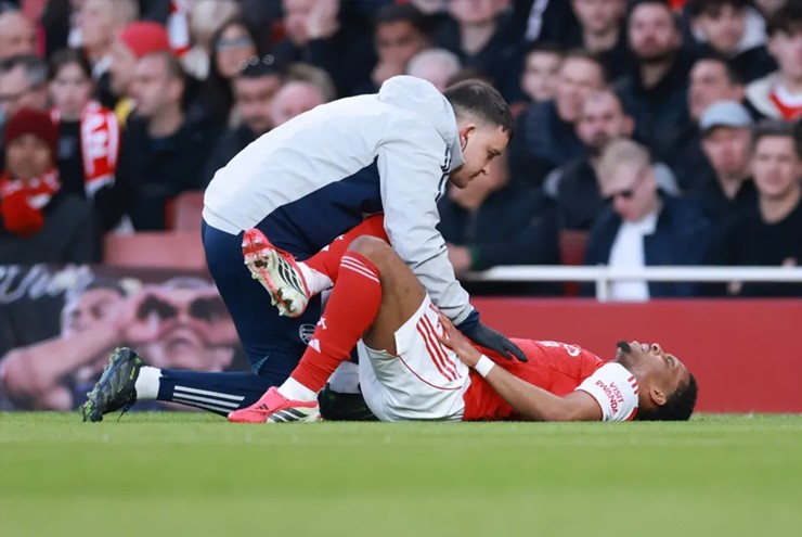 Hậu vệ trụ cột chấn thương, Arsenal nhận tin dữ trước đại chiến Man City
