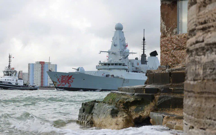 Tàu khu trục HMS Dragon được điều tới phía đông Địa Trung Hải để hỗ trợ phòng thủ cho Cyprus, nhưng Anh chưa triển khai tàu chiến tới eo biển Hormuz. Ảnh: PA.