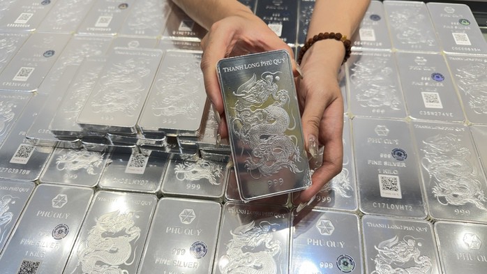 Giá bạc hiện tại đang thấp hơn so với mức đỉnh hồi tháng 1-2026 khoảng 30%