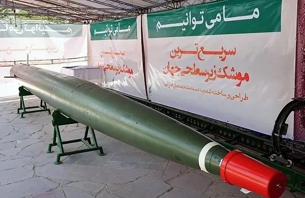 Ngư lôi Hoot tại triển lãm năm 2015. Phần đầu thiết bị tạo khoang được che chắn bằng một nắp bảo vệ. Ảnh: Topwar.ru.