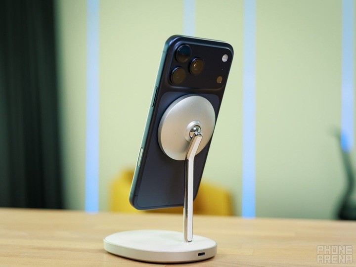 iPhone 18 Pro sẽ không khác biệt so với Iphone 17 Pro (Ảnh: Phone Arena)