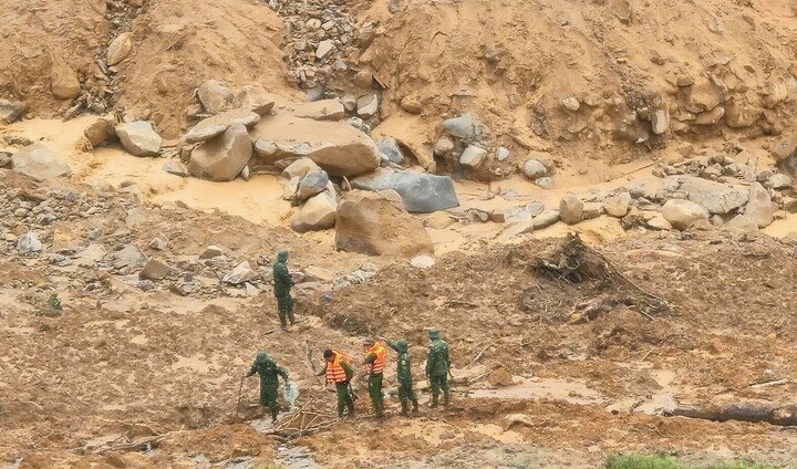 Vụ sạt lở núi kinh hoàng hồi tháng 11 năm ngoái ở thôn Pứt khiến 3 người chết và mất tích. (Ảnh: Đ.H)