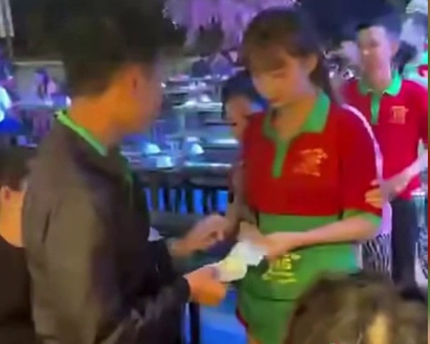 Vụ nam nhân viên trúng độc đắc 18 tỉ đồng: Bạn đọc tranh luận về cách chi tiêu - 1