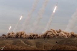 Iran phóng loạt tên lửa đạn đạo, tên lửa siêu thanh nhằm vào nhiều mục tiêu của Mỹ và Israel