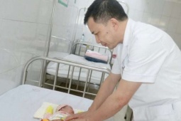 Sinh gần một tháng mới phát hiện trẻ không có hậu môn trực tràng