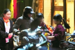 Phụ huynh tốn tiền gấp 2-4 lần khi trường bị siết dạy thêm