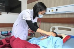 Sốt, viêm họng tưởng nhẹ, nữ sinh 16 tuổi bị “siêu vi khuẩn” tấn công não, tim