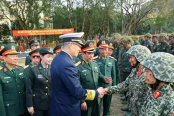 Bộ trưởng Quốc phòng Trung Quốc xem lính đặc công Việt Nam biểu diễn võ thuật