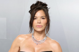 Vợ tỷ phú Jeff Bezos mặc gợi cảm bên dàn sao ở tiệc hậu Oscar