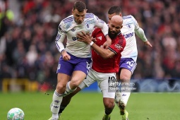 MU "trả giá" cho chiến thắng Aston Villa, Mbeumo bị nghi chấn thương