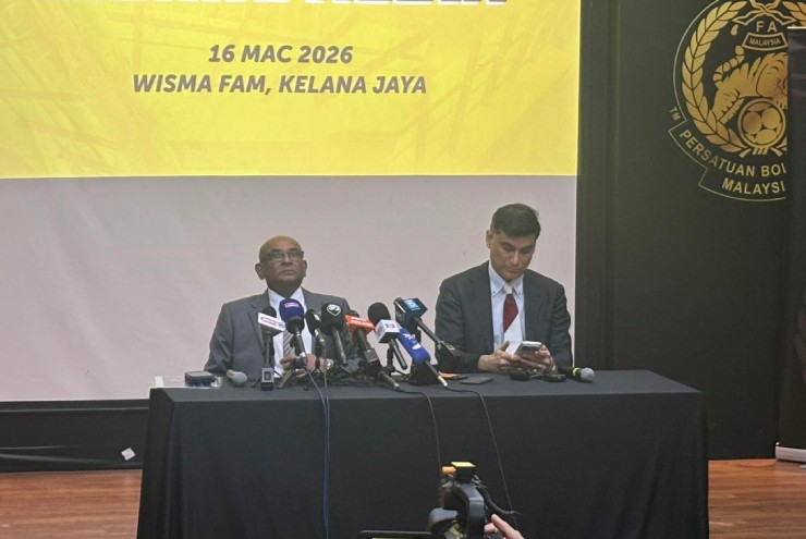 Tổng thư ký Liên đoàn bóng đá châu Á (AFC), Windor John trong buổi họp báo