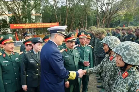 Bộ trưởng Quốc phòng Trung Quốc xem lính đặc công Việt Nam biểu diễn võ thuật