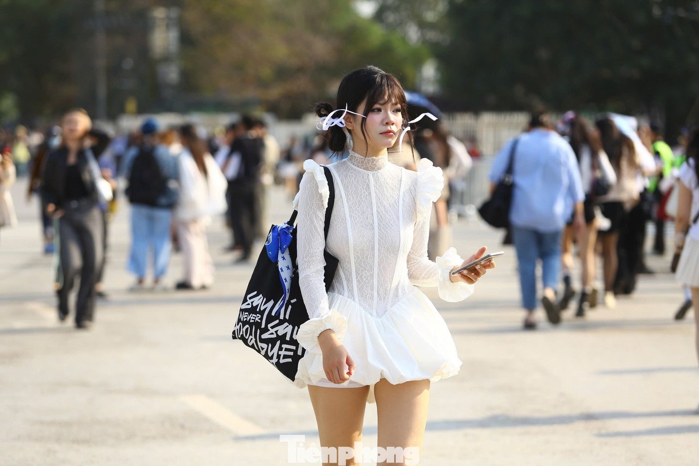 Ngoài ra, với hệ thống sân khấu được đầu tư quy mô cùng loạt tiết mục chuẩn bị công phu, chương trình được kỳ vọng mang đến cho khán giả tại Hà Nội một đêm nhạc sôi động với nhiều cung bậc cảm xúc. Song song các hoạt động dành cho khán giả, phần âm nhạc của A white valentine concert cũng được đầu tư làm mới.