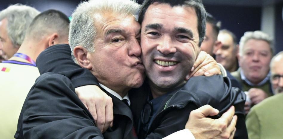 Laporta ăn mừng cùng Deco