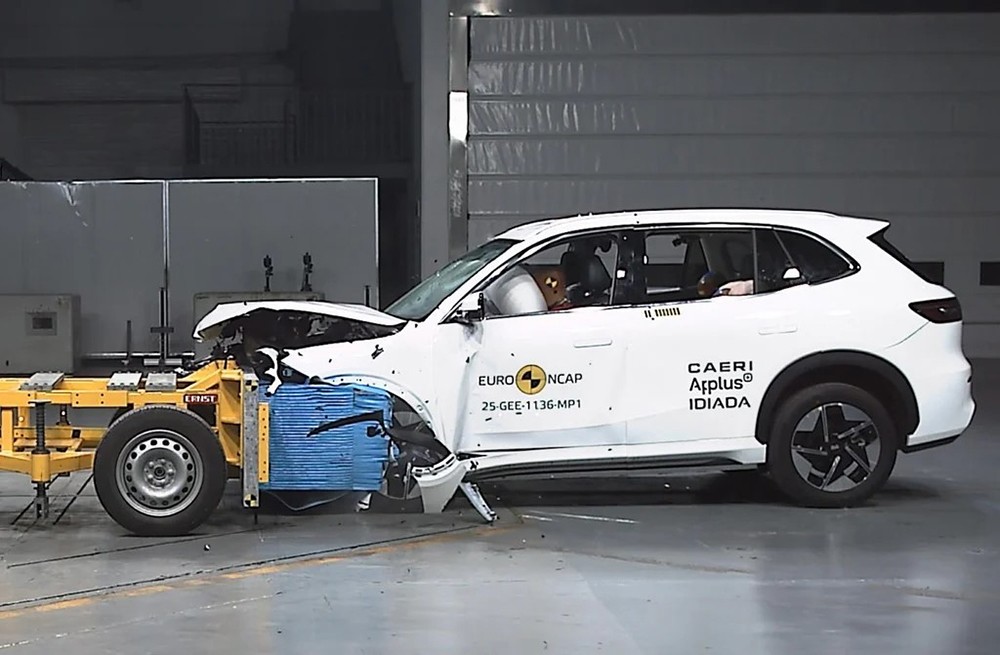 Geely EX5 EM-i trong một bài kiểm nghiệm test an toàn của tổ chức Euro NCAP (Châu Âu).