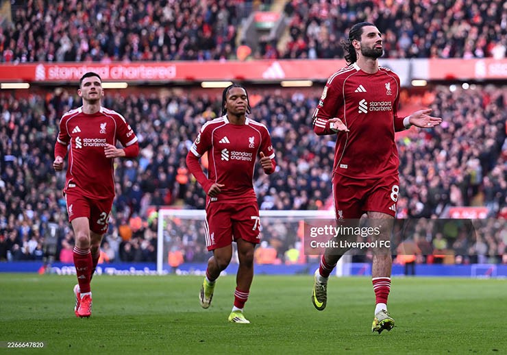 Szoboszlai lập siêu phẩm đá phạt ở phút 19