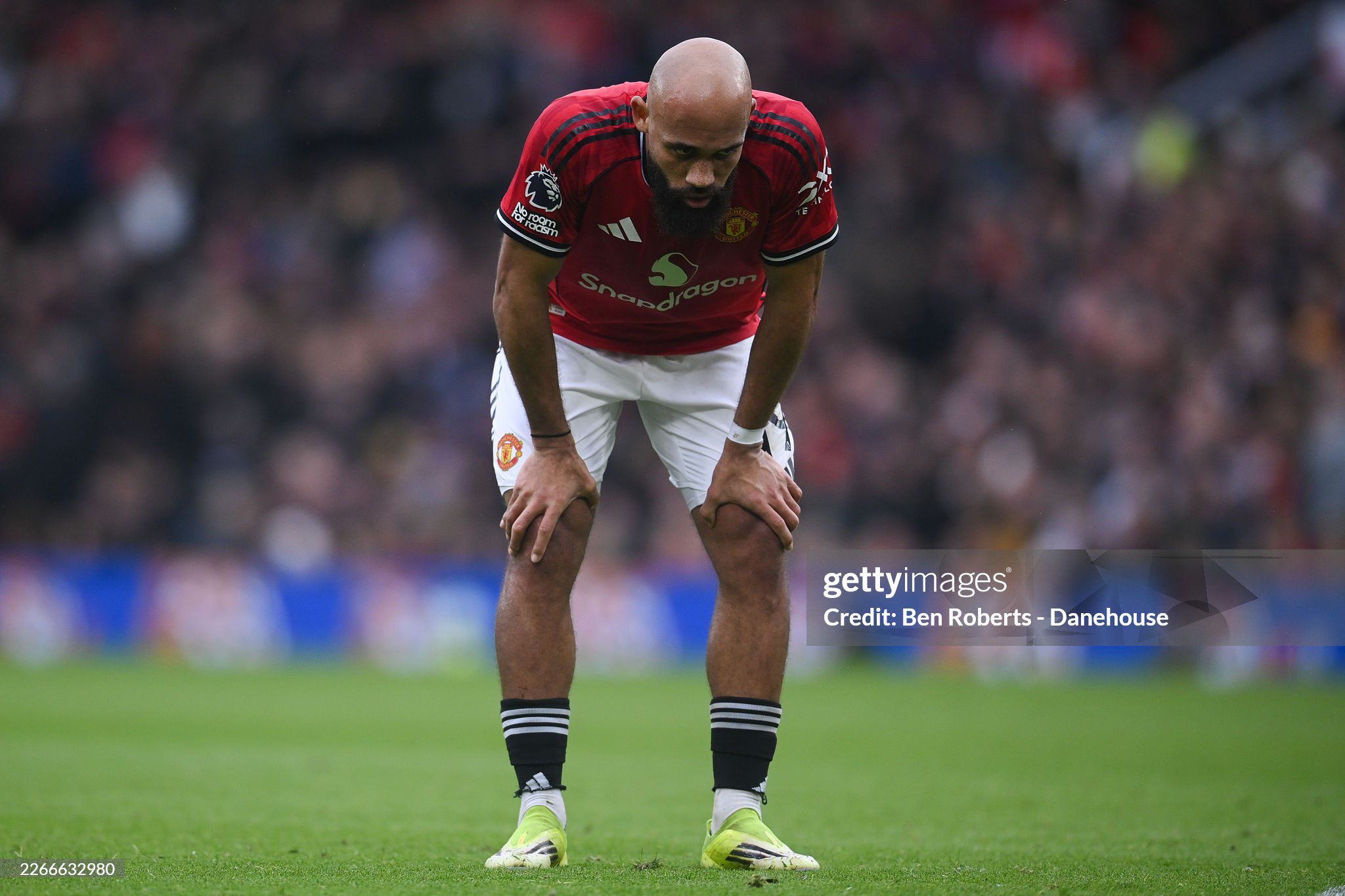 MU "trả giá" cho chiến thắng Aston Villa, Mbeumo bị nghi chấn thương - 1