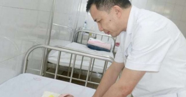Sinh gần một tháng mới phát hiện trẻ không có hậu môn trực tràng