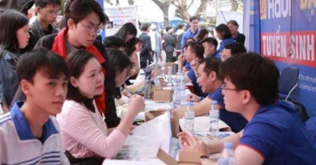 Quy đổi điểm IELTS xét tuyển đại học 2026: Nhiều trường công bố mức quy đổi để đạt 10 điểm tối đa