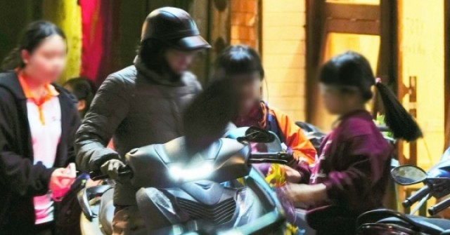 Phụ huynh tốn tiền gấp 2-4 lần khi trường bị siết dạy thêm