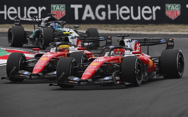  Hai tay đua Ferrari cạnh tranh mãn nhãn xuyên suốt cuộc đua