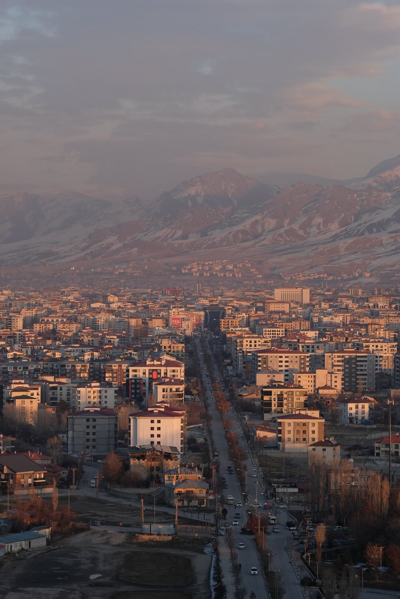 Cặp đôi đón năm mới ở Van - một vùng đất cổ tích nằm ở miền Đông Thổ Nhĩ Kỳ, nổi tiếng với hồ Van lớn nhất nước, pháo đài cổ xưa, văn hóa đặc sắc