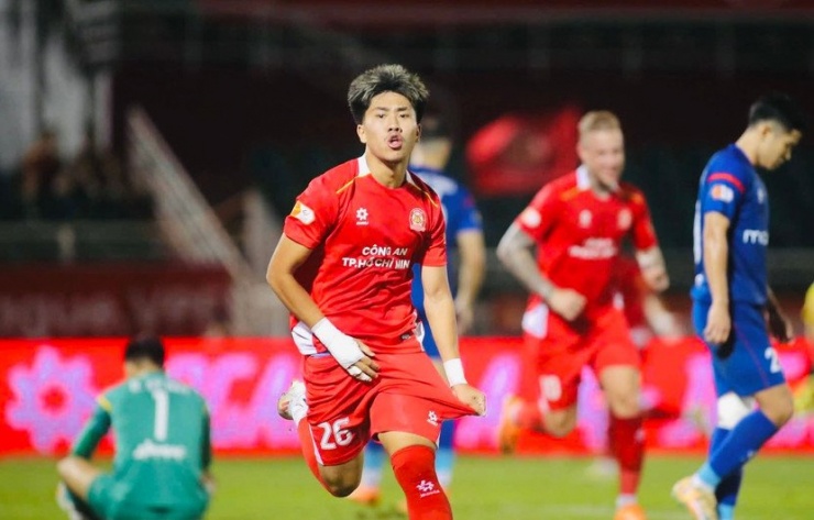 Cầu thủ Việt kiều 19 tuổi Khoa Ngô gây ấn tượng mạnh mẽ sau 5 trận V-League