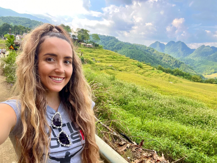 Nữ du khách Mỹ say mê vẻ đẹp thiên nhiên của Việt Nam