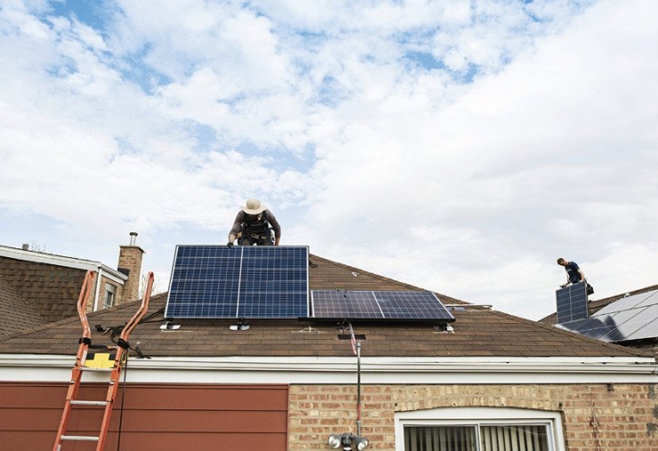 "Cõng" nhiều chi phí cố định, hóa đơn điện của các hộ gia đình tăng cao. Ảnh minh họa: Sunrun