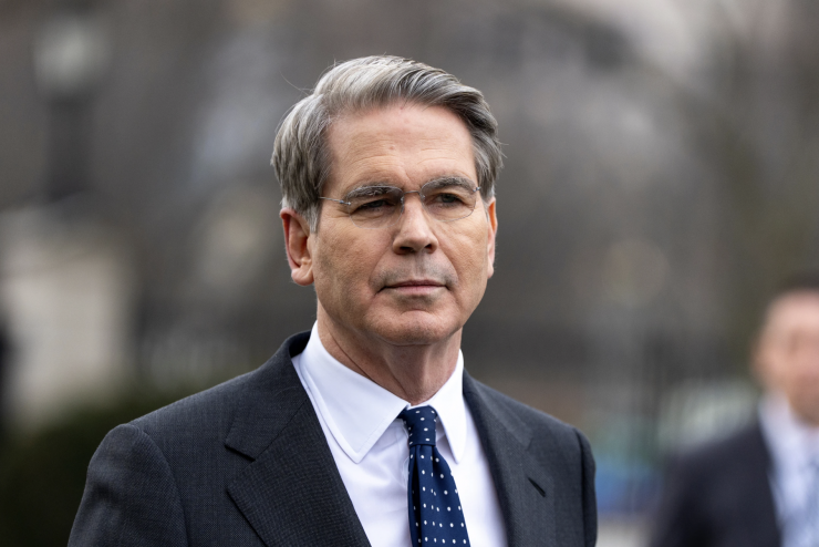 Bộ trưởng Mỹ nói Mỹ “cho phép” tàu dầu Iran qua eo biển Hormuz - 1