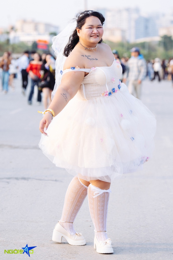 Fan nữ hóa cô dâu đi gặp các nam thần tại concert Anh trai Say hi - 3