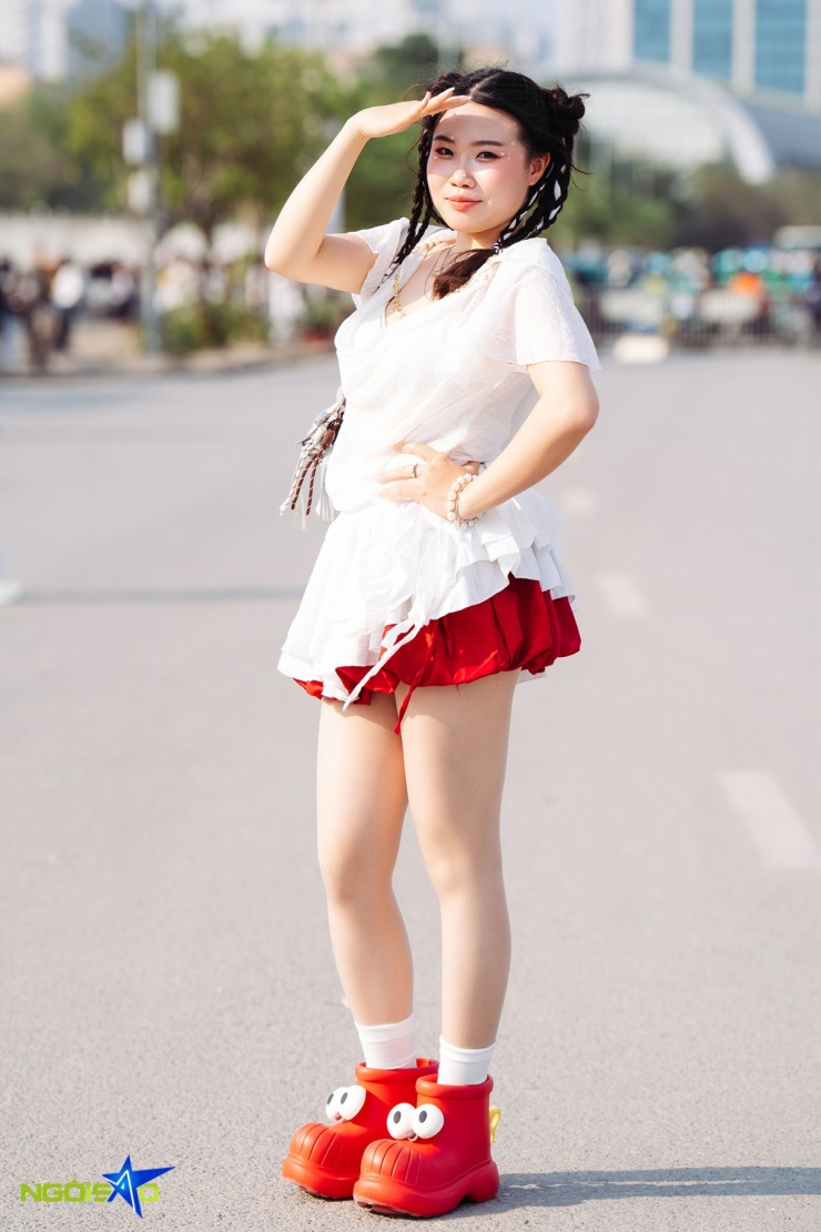 Fan nữ hóa cô dâu đi gặp các nam thần tại concert Anh trai Say hi - 12