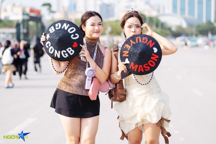 Fan nữ hóa cô dâu đi gặp các nam thần tại concert Anh trai Say hi - 14