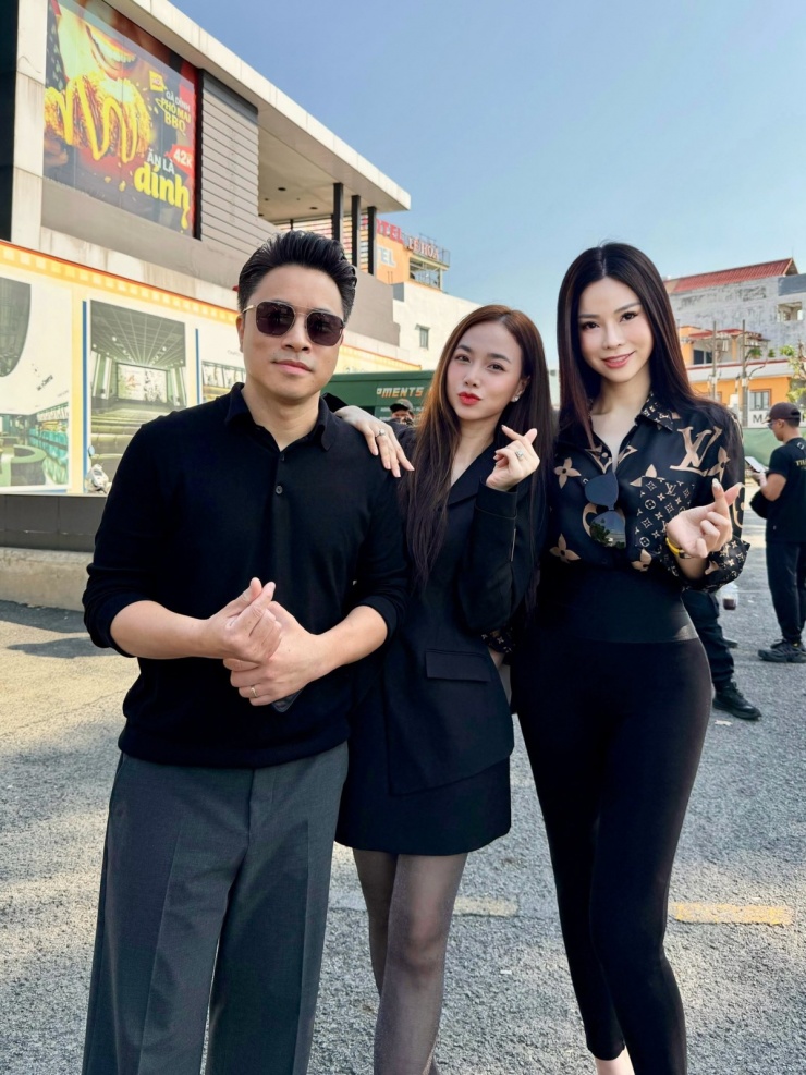 Ảnh sao 17/3: Lộ Lộ chăm con giúp chồng quá cố - 9