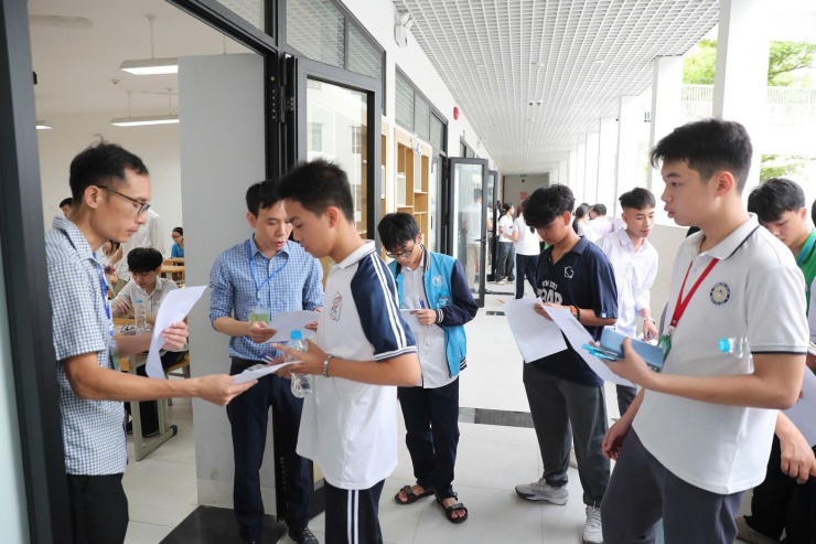 Thí sinh thi lớp 10 năm 2025 Ảnh: NHƯ Ý