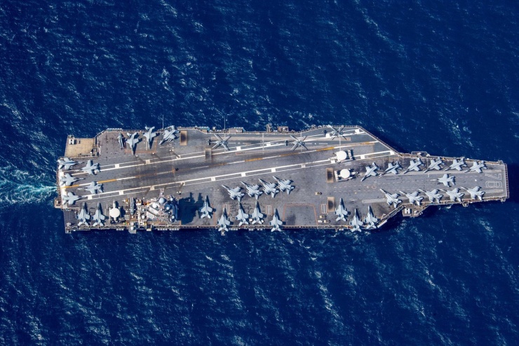 Hơn 600 thuỷ thủ Mỹ 'vật lộn' với đám cháy kéo dài 30 giờ trên tàu sân bay USS Gerald R. Ford - 1