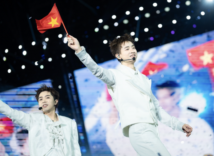 Dàn anh trai khuấy đảo Mỹ Đình - 5