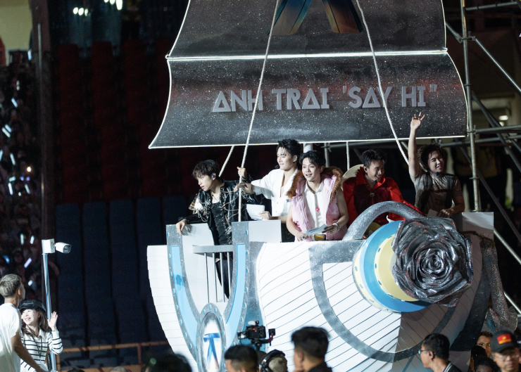 Dàn anh trai khuấy đảo Mỹ Đình - 27